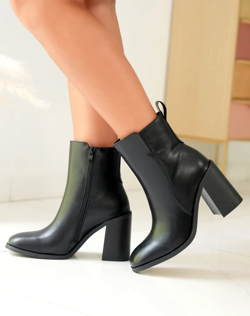 Bottines Noires Élégantes : Talon 9cm & Bout Rond