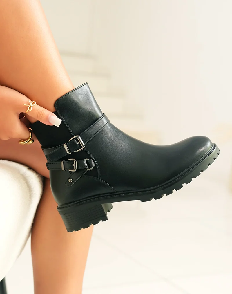Luxe & Simplicité : Bottines Noires avec Double Lanières Argentées