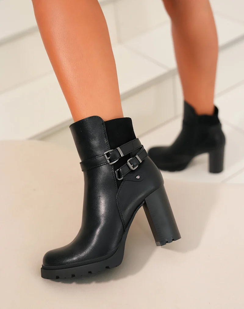 Bottines Noires Bi-Matière : Une Allure Élégante avec une Touche d'Argent