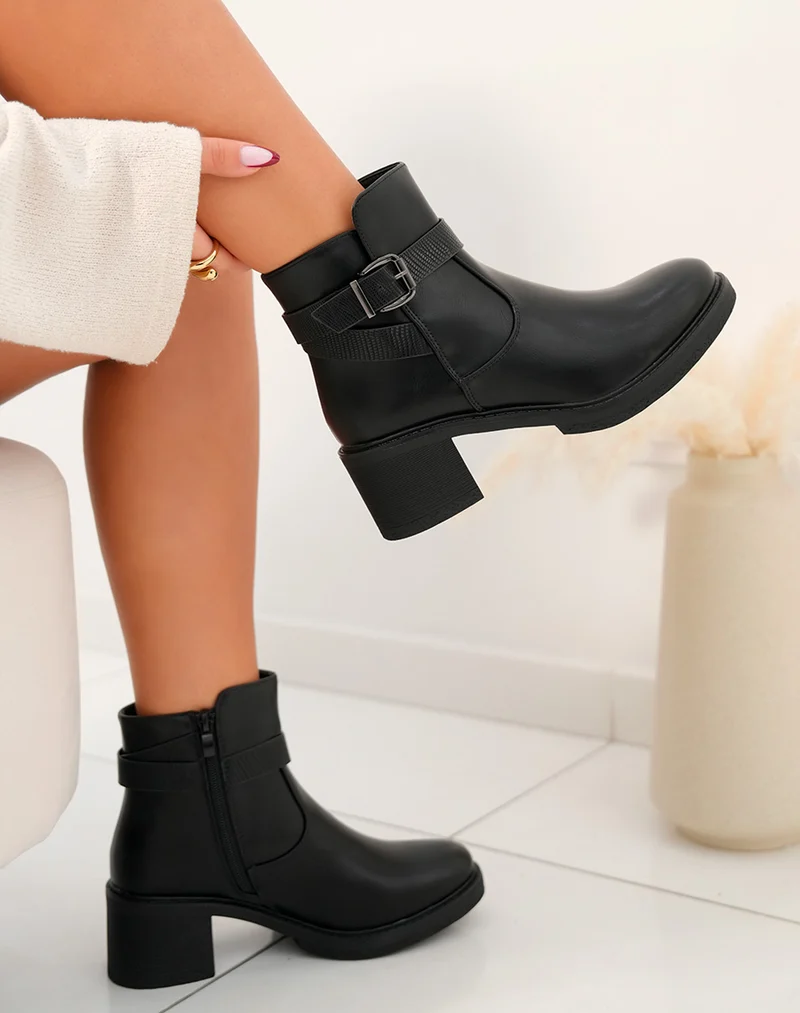 Bottines noires à lanières ajustable et talon carré