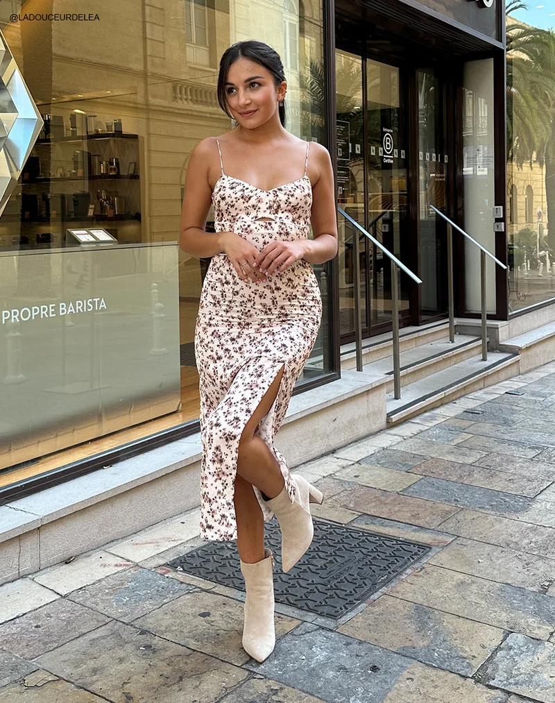 Bottines à talon en suédine beige à bout pointu