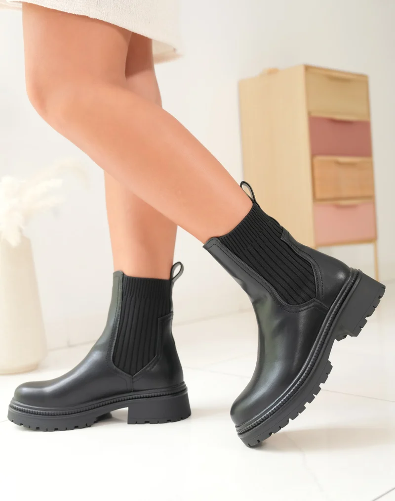 BOTTINES CHELSEA NOIRE : AUDACE & ÉLÉGANCE