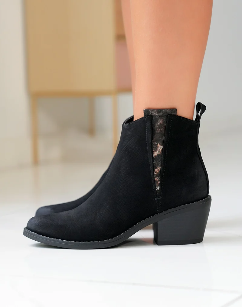 Bottines noires élégantes avec détail nacré