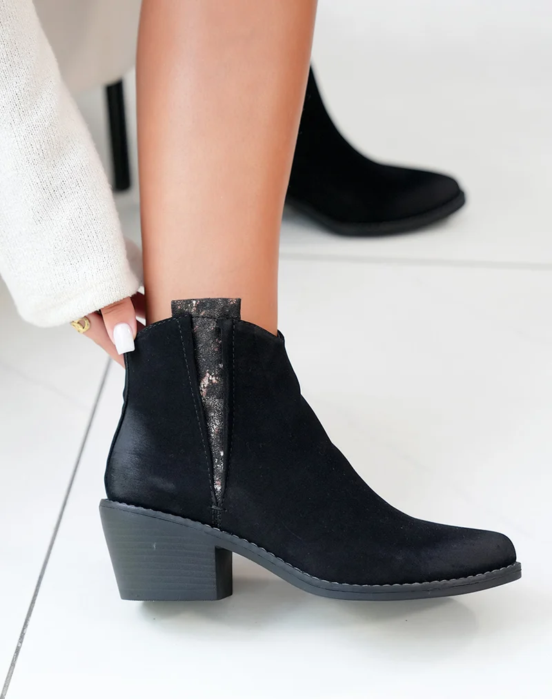 Bottines noires élégantes avec détail nacré