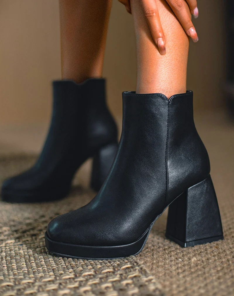 Bottines basses noires à talon épais carré