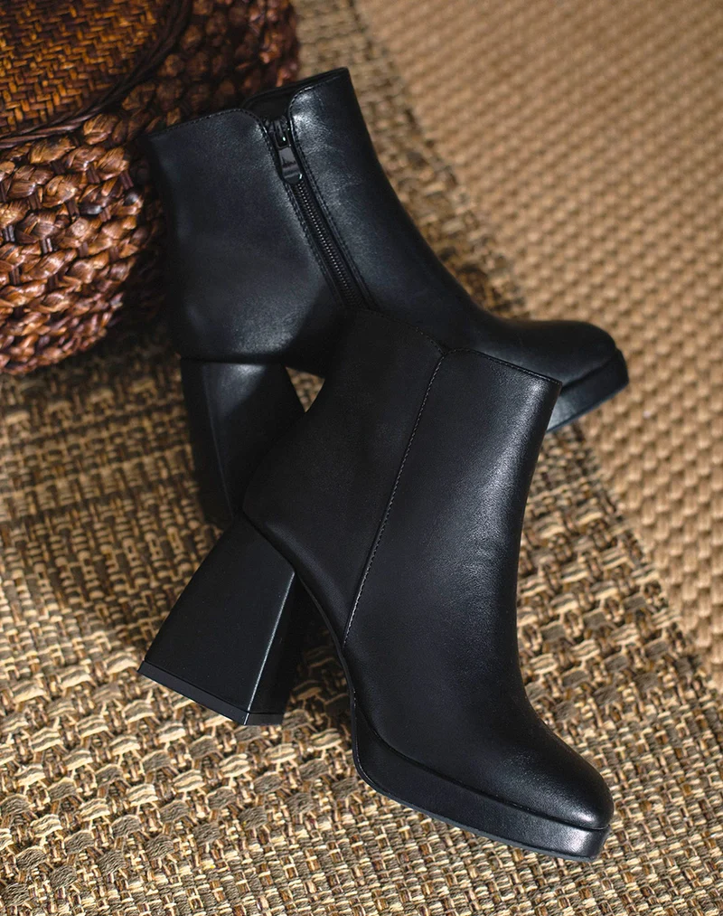 Bottines basses noires à talon épais carré