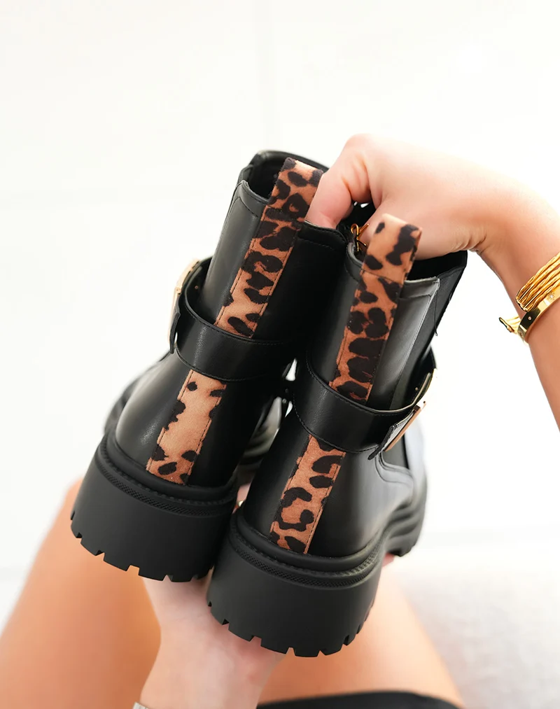 Bottines femme noires bi-matière tendance avec bijou doré et détail léopard