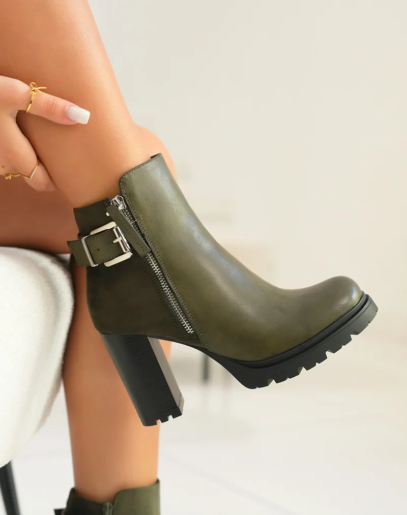 Bottines femme vertes avec sangles argentées et fermeture éclair semelle crantée
