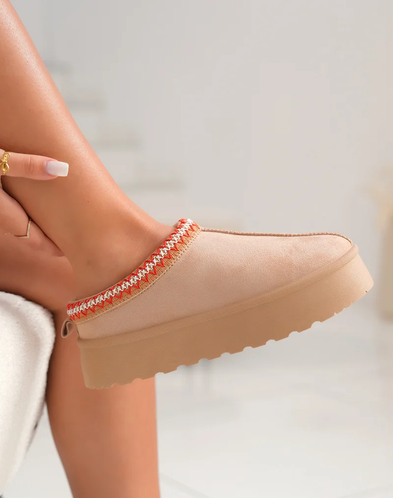 Mules femme beige tendance avec plateforme et surpiq?res rouges et blanches
