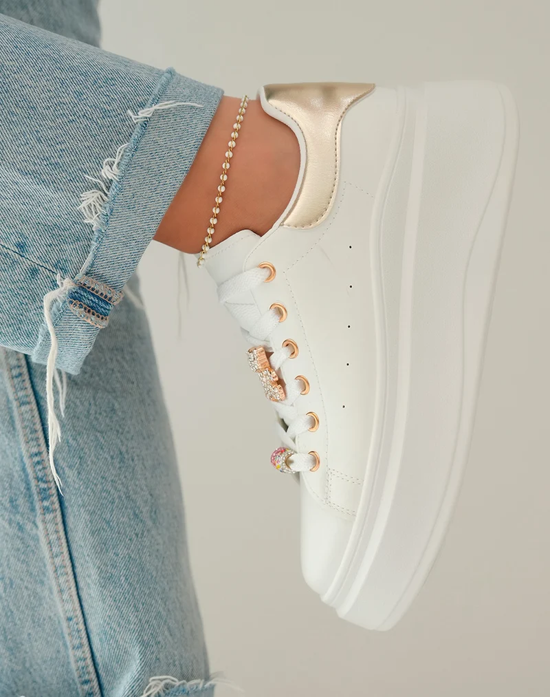 Baskets Blanches Femme Élégantes à Semelle Épaisse avec Bijoux Strass et Détail Doré