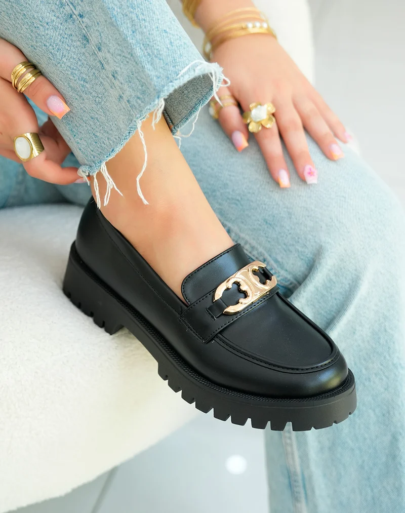 Mocassins noirs avec bijou doré et plateforme crantée