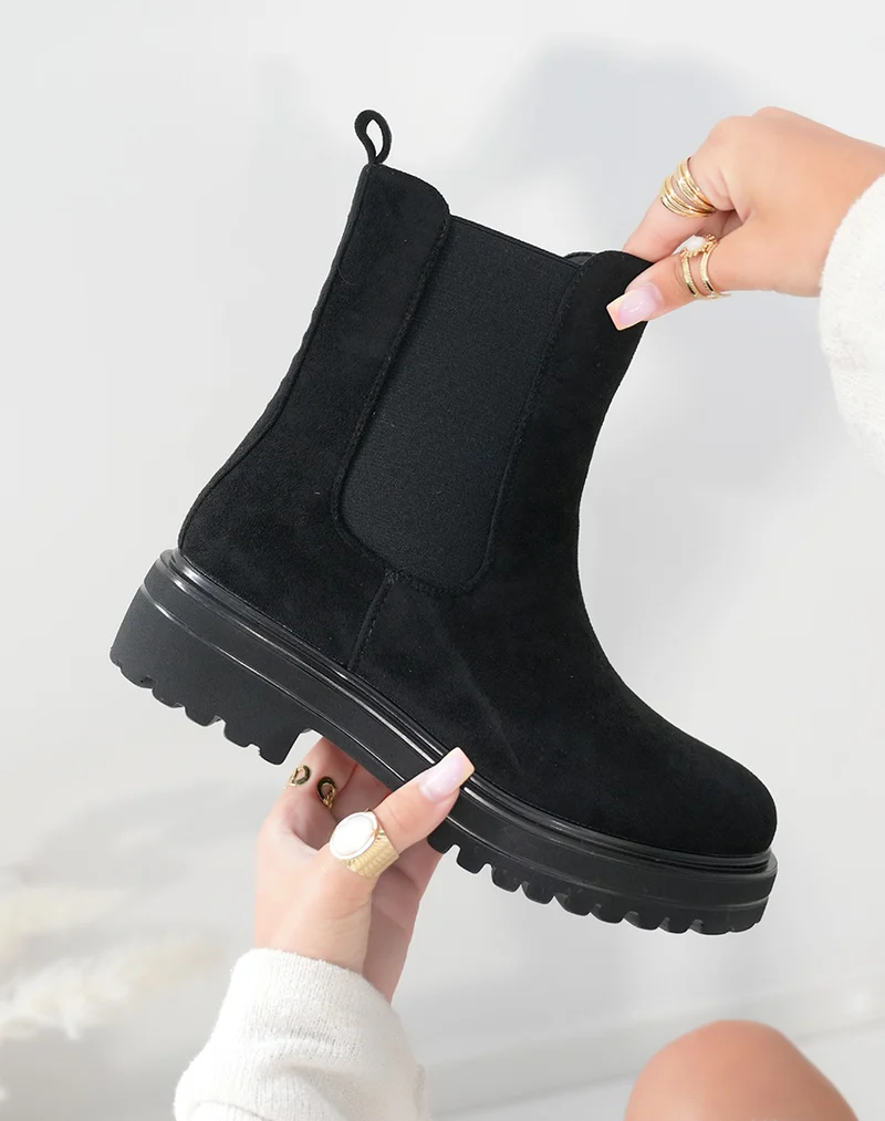 Bottines Noires Chelsea en Suédine - Le Charme Intemporel Réinventé