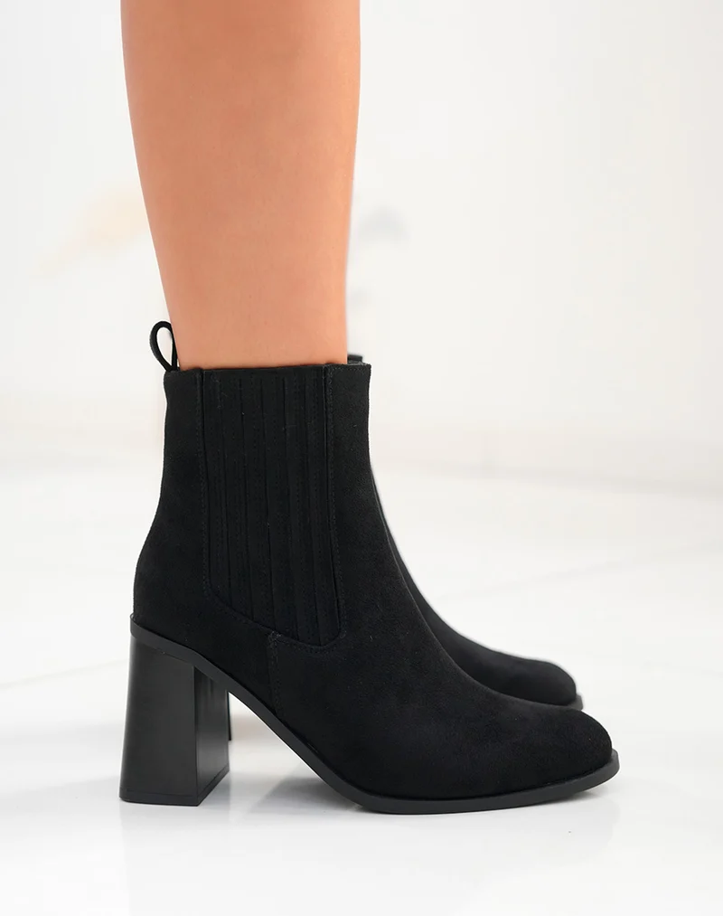 Bottines élégantes à talons noires effet daim
