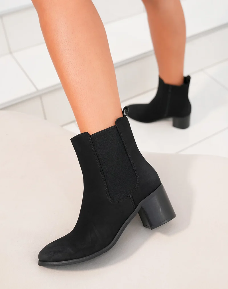 Bottines noires en suédine à talon