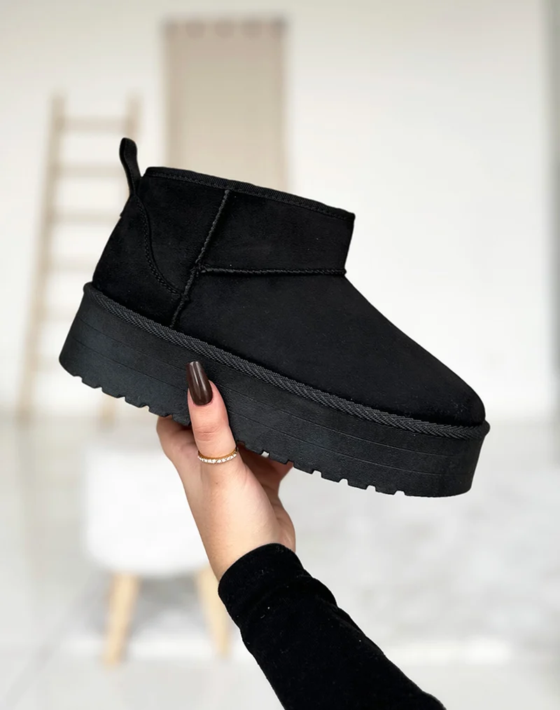 Bottines en suédine noire basses fourrées
