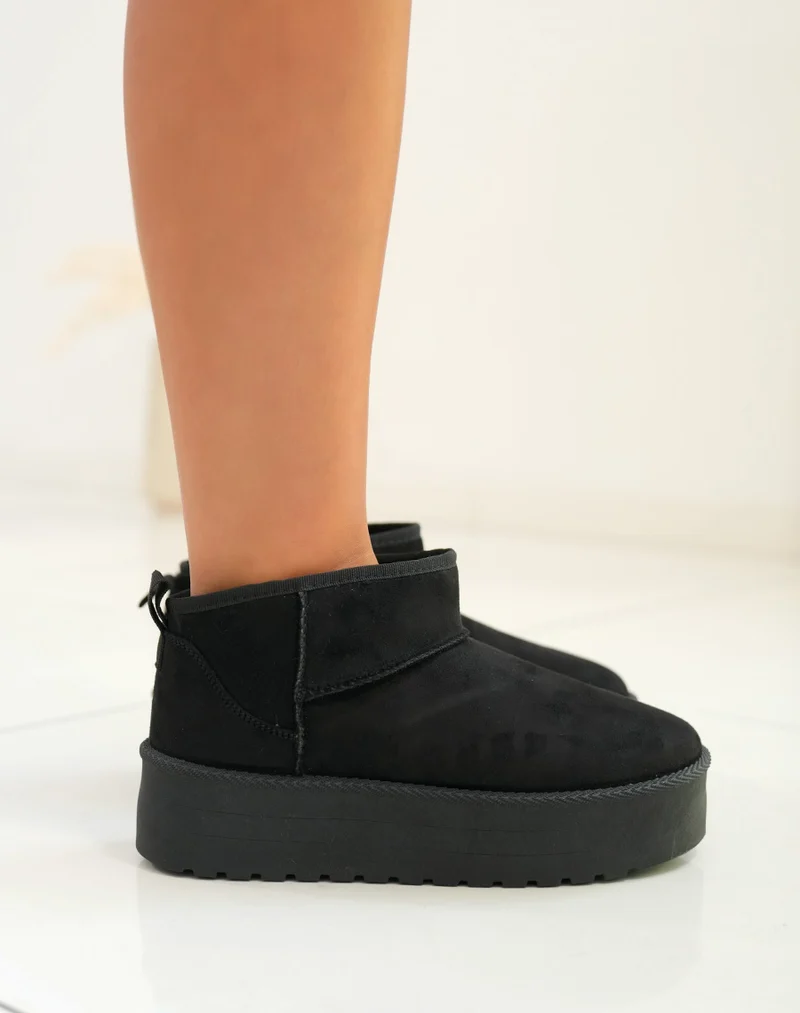 Bottines en suédine noire basses fourrées