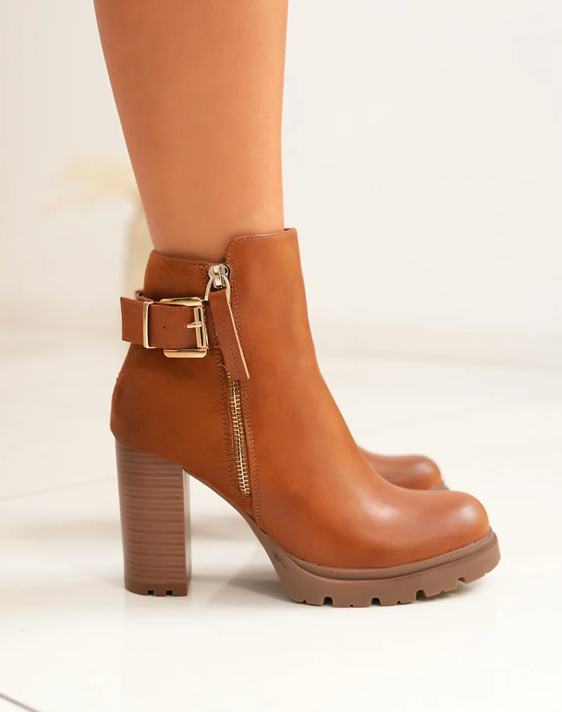 Bottines camel bi-matières à talons crantés avec sangle