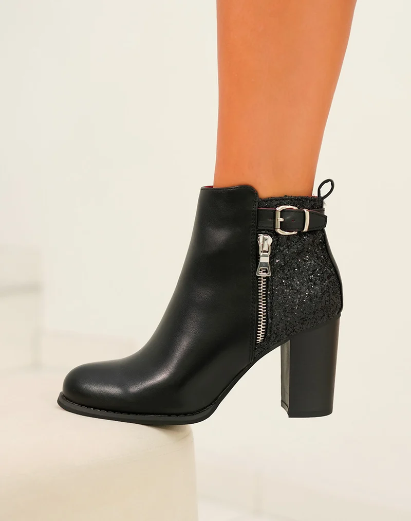 Bottines noires à talons pailletées avec sangle