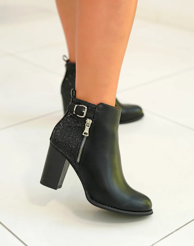 Bottines noires à talons pailletées avec sangle