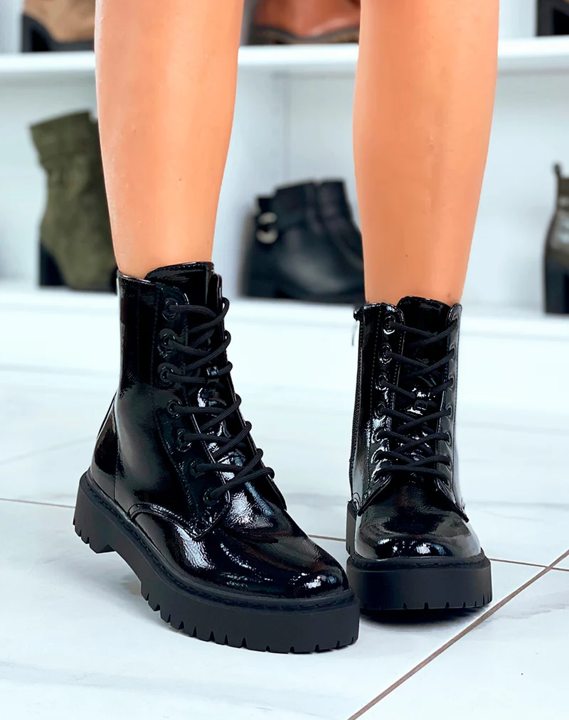Bottines Noires en Vinyle à Lacets : L'Élégance Audacieuse Pour Femme
