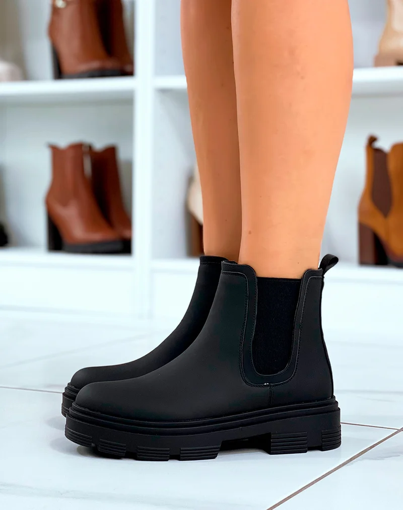 Bottines Noires Effet Mat Style Chelsea