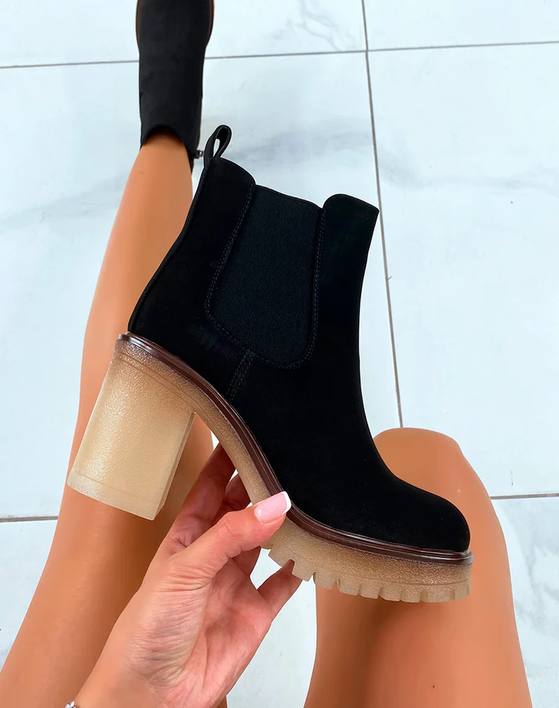 Sophistication Urbaine : Bottines Noires en Suédine à Talon et Élastique Large