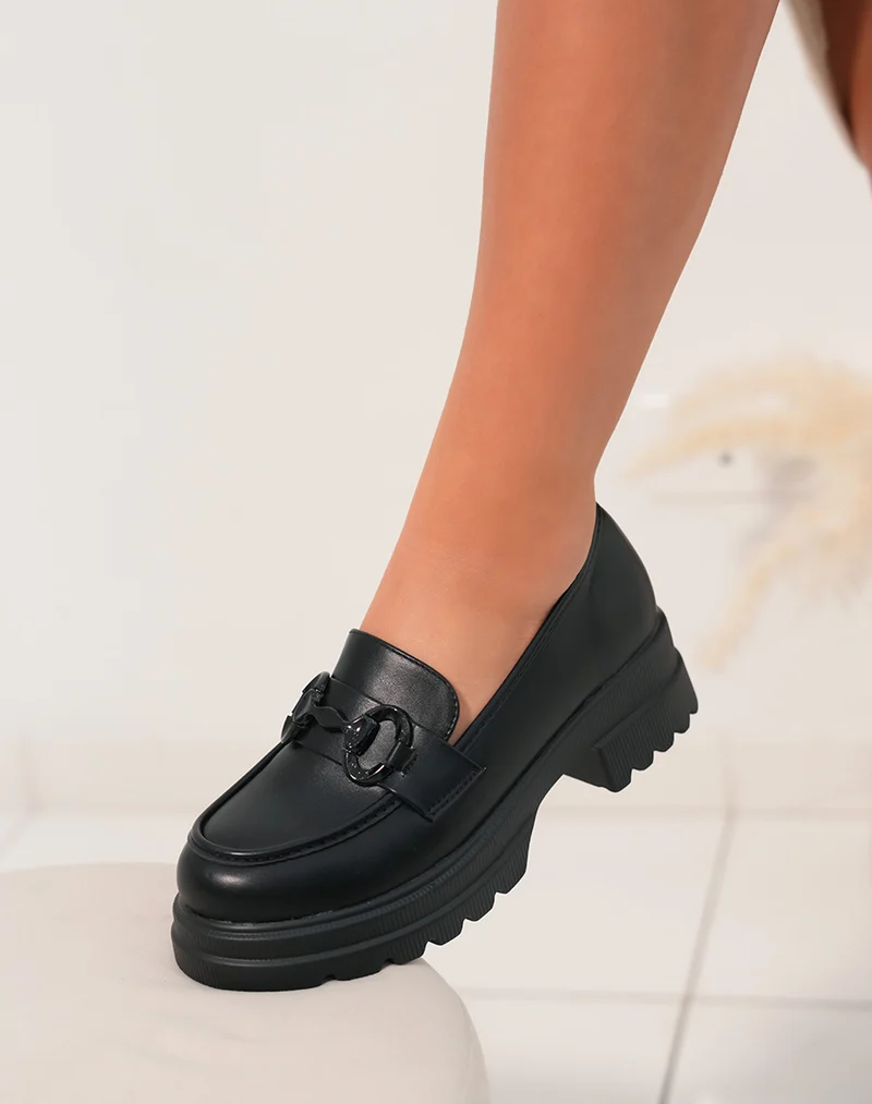 Mocassins noirs a détail noir