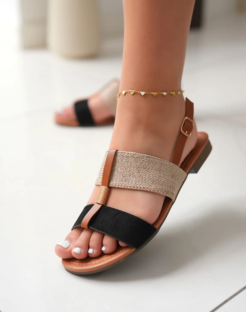 Nu-pieds noirs et en osier