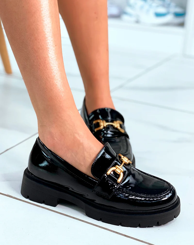 Mocassins noirs vernis à plateforme et à détail doré pour femme