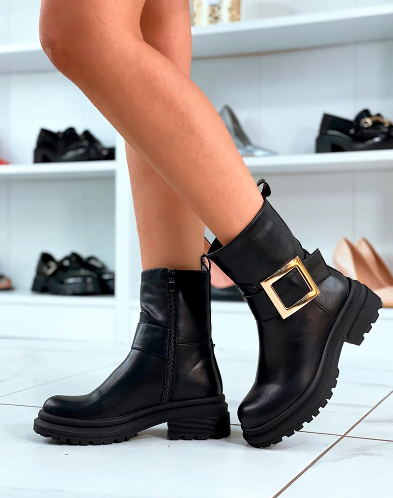 BOTTINES MONTANTES NOIRES AVEC LANIÈRE ÉPAISSE DORÉE ET SEMELLE CRANTÉE