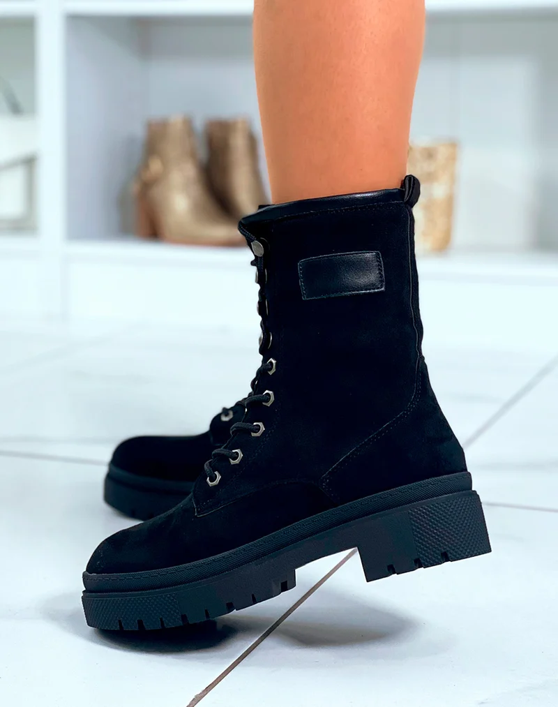 BOTTINES MONTANTES NOIRES EN SUEDINE ? LACETS AVEC SEMELLE CRANT?E