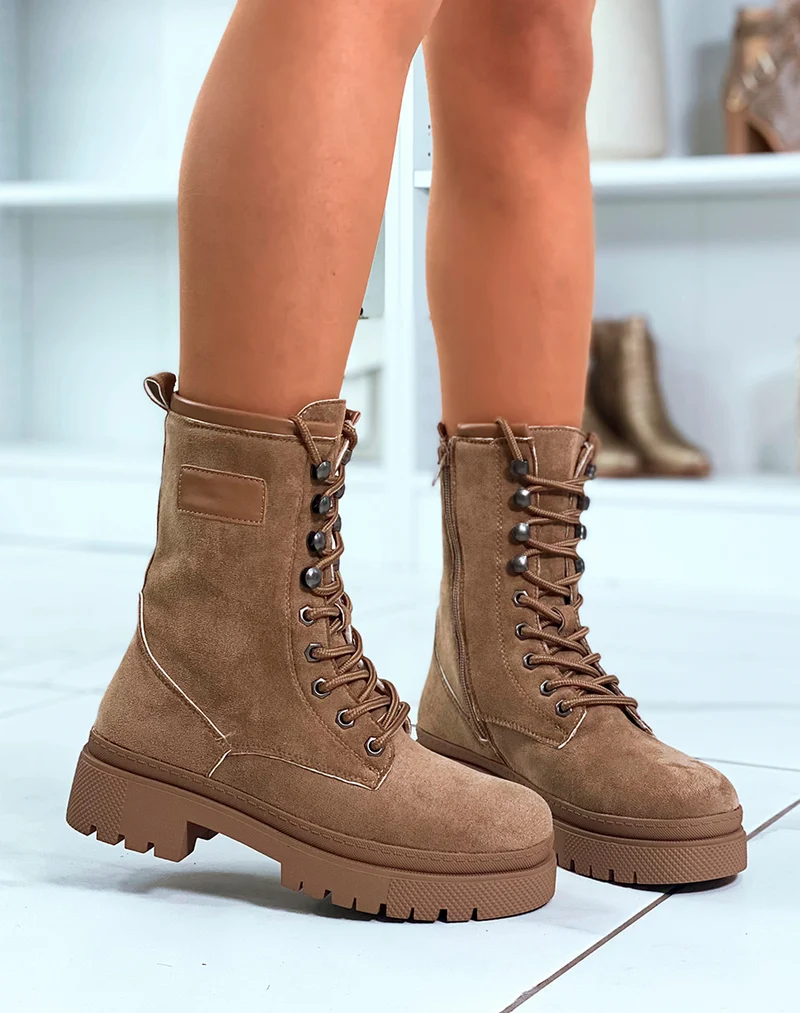 BOTTINES MONTANTES MARRON CLAIR EN SUEDINE ? LACETS AVEC SEMELLE CRANT?E