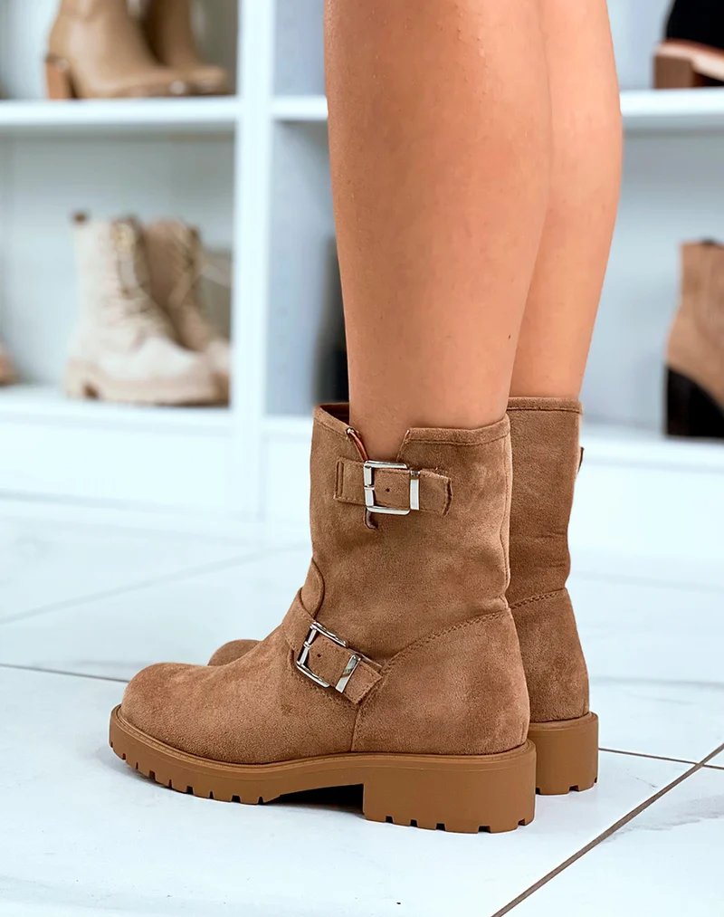 Bottines Marron Clair en Suédine avec Double Sangle Argentée - L'Atout Tendance de Votre Collection