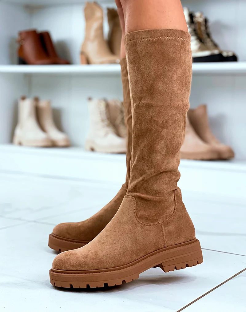 Bottes Camel en Suédine : Douceur et Robustesse