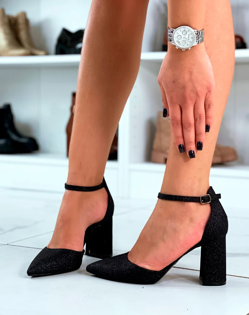Escarpins élégants brillants noirs à bout pointus
