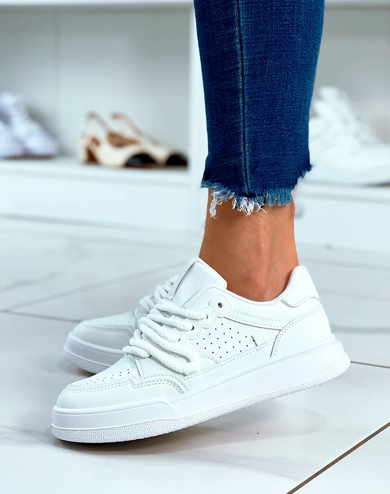 BASKETS BASSES BLANCHES TENDANCES ? LACET ?PAIS