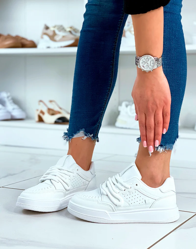 BASKETS BASSES BLANCHES TENDANCES ? LACET ?PAIS