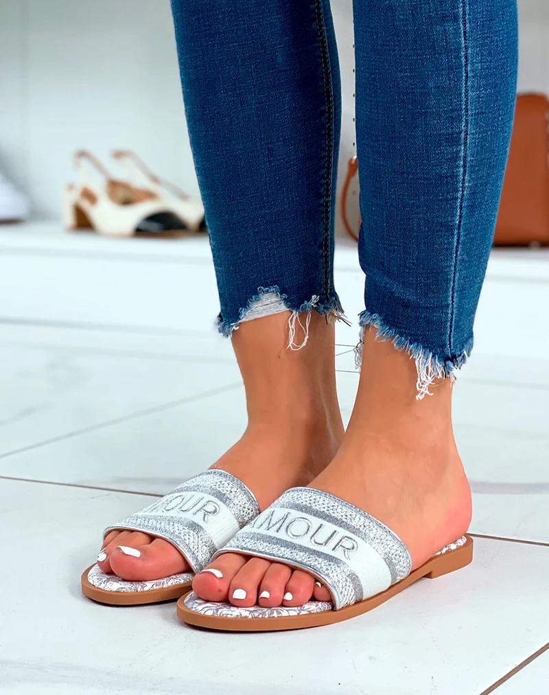 Mules argentées en tissu à inscription Amour