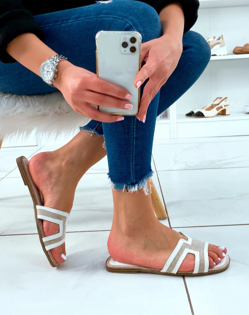 MULES BLANCHES BI-MATIÈRE ET FORME EN H