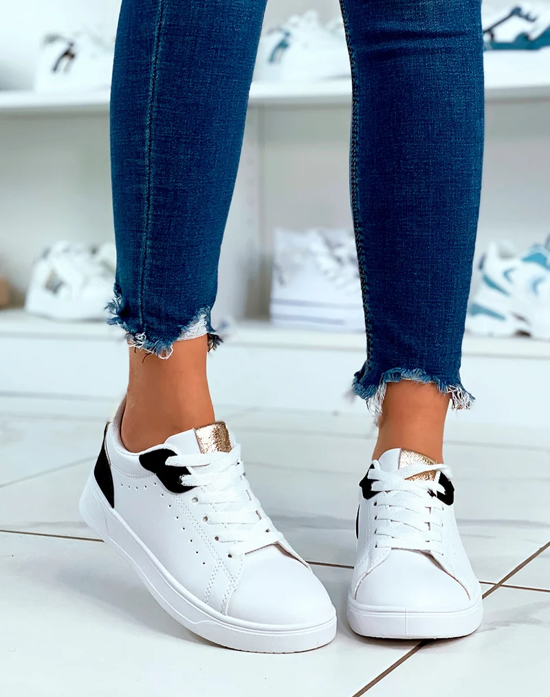 Baskets blanches à lacets avec détail noire et doré pour femme