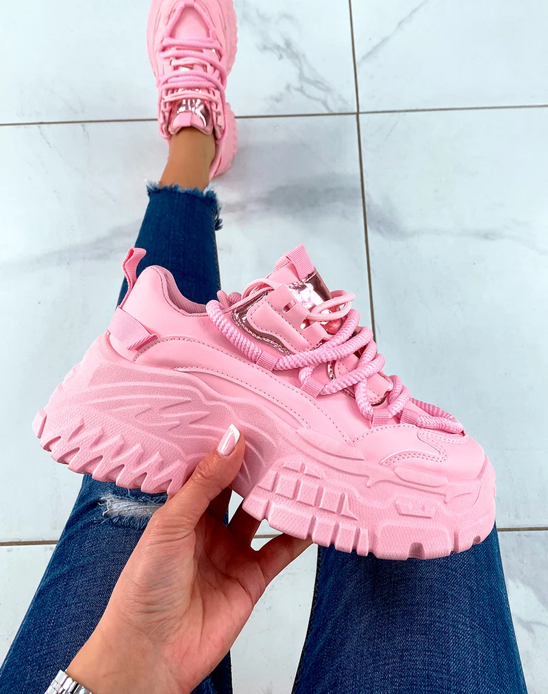 BASKETS ROSES ? GROSSE PLATEFORME ET ? D?TAILS M?TALLIQUE