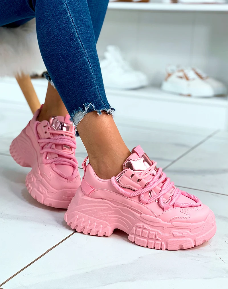 BASKETS ROSES ? GROSSE PLATEFORME ET ? D?TAILS M?TALLIQUE