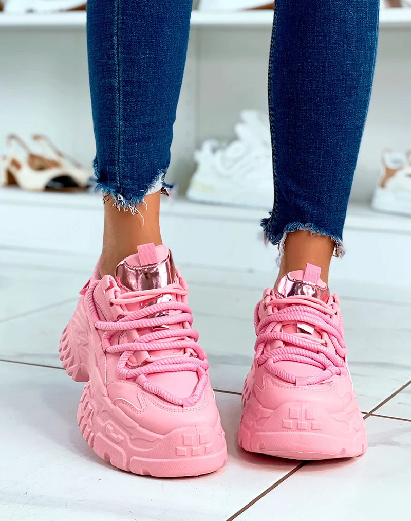 BASKETS ROSES ? GROSSE PLATEFORME ET ? D?TAILS M?TALLIQUE
