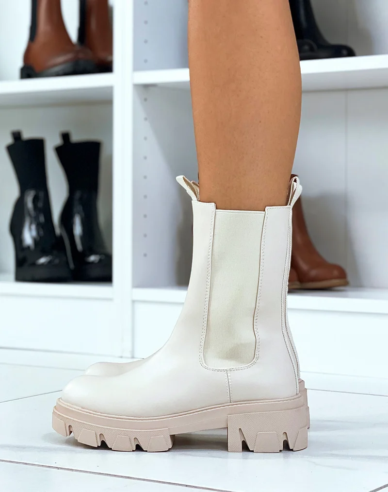 Bottines hautes beiges à semelle crantée