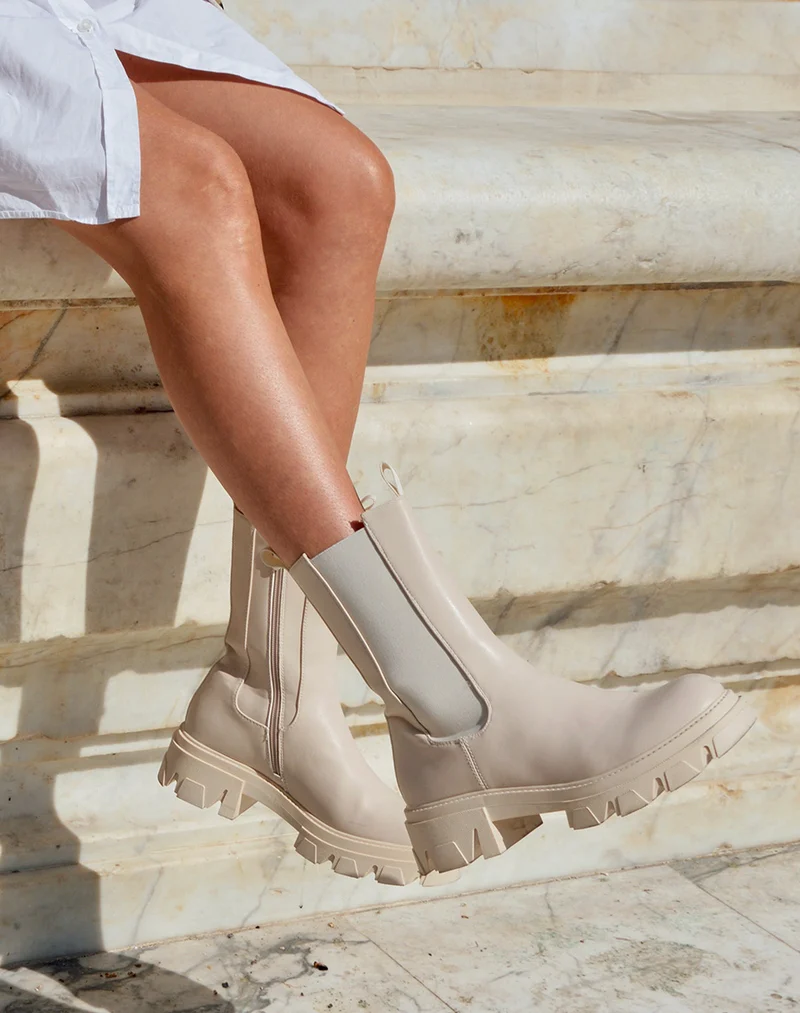 Bottines hautes beiges à semelle crantée