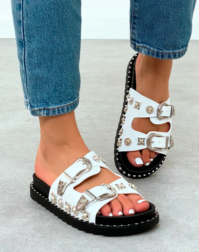 Mules Femme Blanches Cloutées à Sangles Bijoux Argentées et Plateforme Trendy