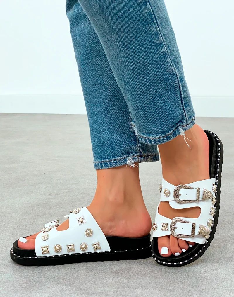 Mules Femme Blanches Cloutées à Sangles Bijoux Argentées et Plateforme Trendy