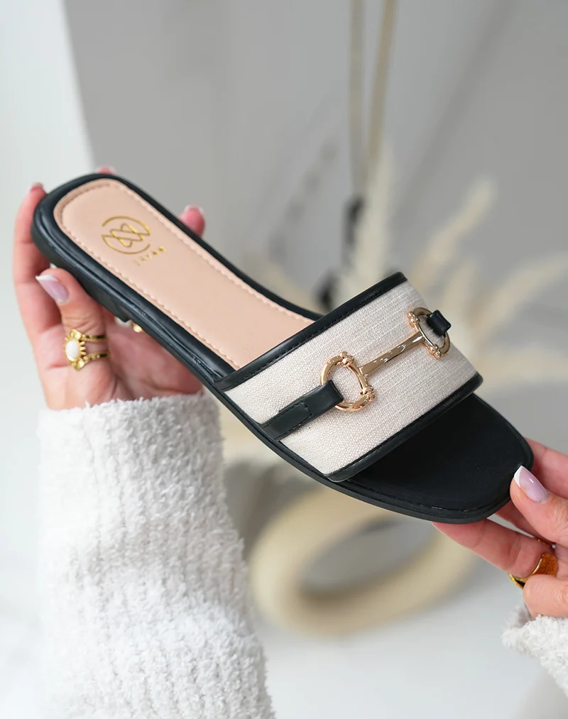 Mules Femme Noires Élégantes avec Détail Tissé Beige et Bijou Doré