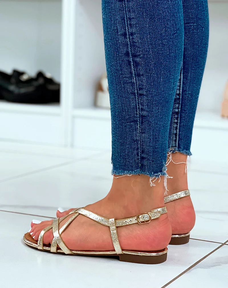 Nu-pieds dorés à multiples brides s’entrecroisant