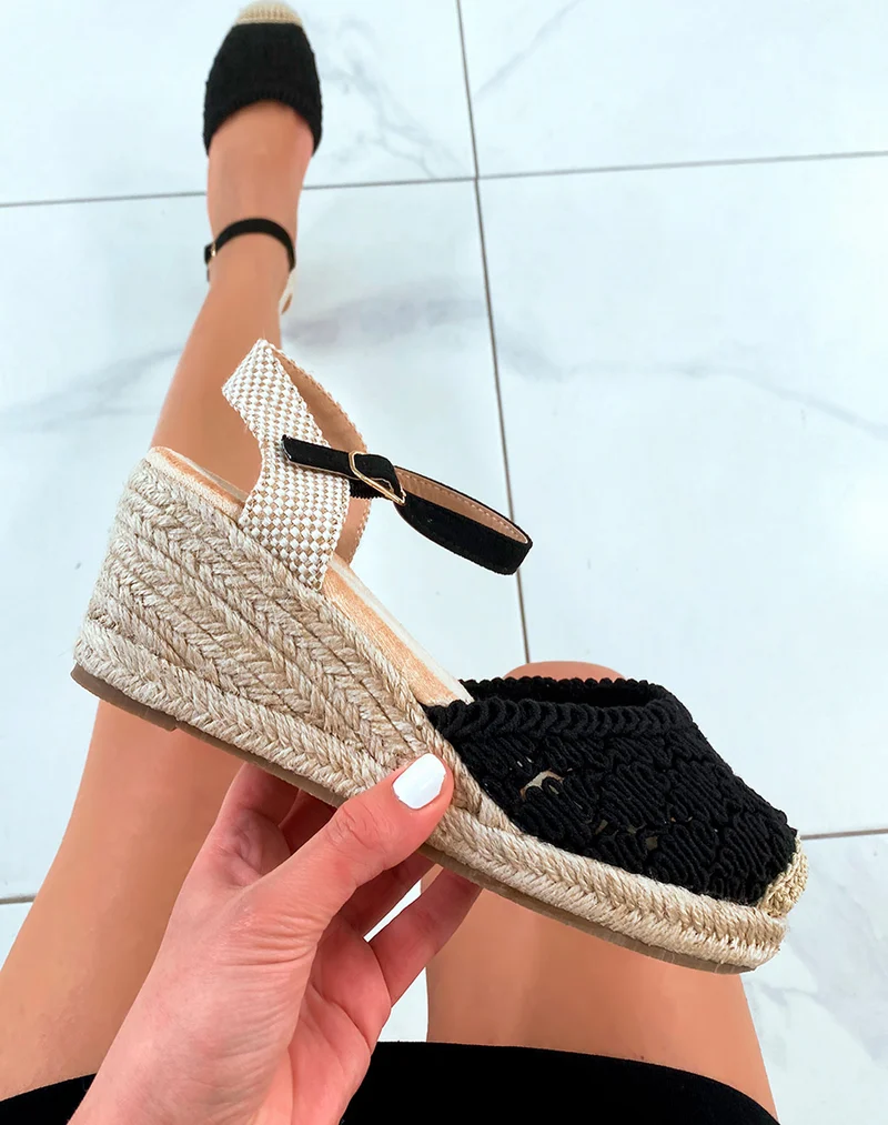 Compensées noires brodées à talon en jute
